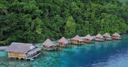 Miliki Air Laut Sebening Kaca, Pantai Ora Maluku Indah Mirip Maldives