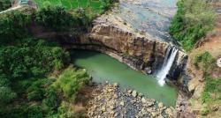 Bersantai di Curug Awang, Niagara Mini ala Sukabumi yang Unik