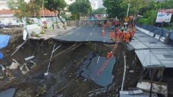 RS Siloam: Amblesnya Jalan Raya Gubeng Tanggung Jawab Pemilik Gedung
