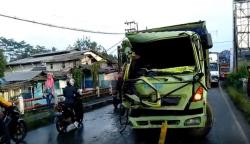 Jalur Bogor Macet 10 Km akibat Tabrakan Beruntun, 3 Sopir Luka-Luka
