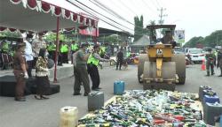 Jelang Natal, Polres Kendal Musnahkan Ribuan Botol Miras Oplosan