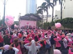 Meriahnya Gerakan Peluk Ibu Satu Indonesia di Bundaran HI