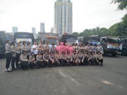 26 Polwan Polda Metro Jaya Distribusikan Bantuan Tsunami Selat Sunda