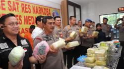Tangkap 3 Tersangka, Polisi Amankan 48 Kg Sabu dan 40.000 Pil Ekstasi