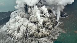 Badan Geologi: Retakan Anak Krakatau Normal, Tak Perlu Dikhawatirkan