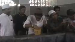 Setelah Langkahi Makam, Kini Beredar Video Sandi Wudu di Gayung