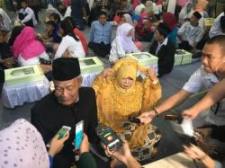 Cerita Pengantin Tertua Menikah Untuk Kali Ketiga di Malam Tahun Baru