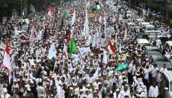 Massa Aksi 67 Mulai Berkumpul di Masjid Istiqlal