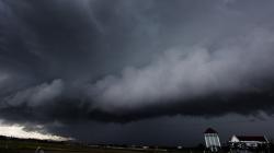 Waspada Cuaca Ekstrem, BNPB: Amankan Dokumen Penting Siapkan Tas Siaga Bencana<