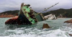 Kapal Yati Putra Terbalik di Pantai Kemiren Cilacap, 1 Nelayan Hilang