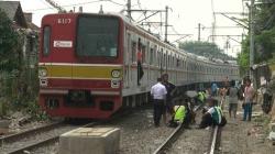 Gardu Listrik di Stasiun Karet Terbakar, Perjalanan KRL Kacau-Balau