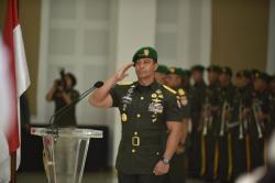 KSAD Jenderal TNI Andika Perkasa Pimpin Sertijab Pangkostrad