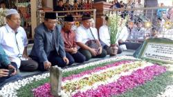 Tahun Politik, Mahfud MD Ziarah ke Makam Gus Dur