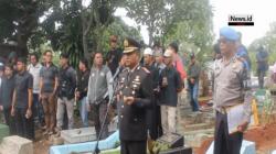 Prosesi Pemakaman Secara Militer, Istri Bripka Matheus Tak Henti Menangis