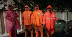 Petugas Kebersihan DKI Sapu Bersih 327 Ton Sampah Tahun Baru