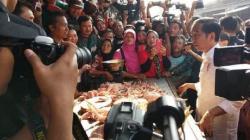 Harga Ayam Turun, Jokowi Beli 5 Kg saat Blusukan di Pasar Ngemplak