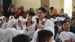Iriana Tantang Siswa di Semarang Tulis Cerita Keluarga, Ini Hadiahnya
