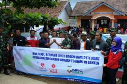 MNC Peduli dan Lotte Mart Kirim Bantuan Tsunami Selat Sunda di Banten