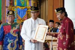 Sandiaga Dapat Gelar Raden Wira Arsana dari Sultan Kutai Kartanegara