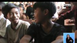 Lengan Patah, Siswa SD Korban Tsunami Ini Tetap Berangkat Sekolah