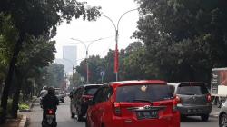 Fasilitas Umum Dipasangi Bendera Partai Merah, Ini Kata Satpol PP DKI