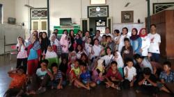 Relawan Liliana Tanaja Sapa Anak-Anak Panti Asuhan Muslimin