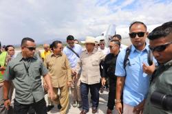 Kunjungi Palu, Prabowo Disambut Gubernur Sulteng dan Emak-Emak 
