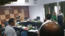 Ketua Cabut Badik, Begini Video Kericuhan saat Rapat di DPRD Bombana