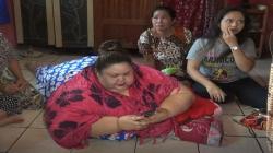 Takut Dioperasi, Perempuan Berbobot 350 Kg Ini Pilih Dirawat di Rumah