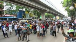 Tolak Larangan Parkir, Warga Blokade Jalan Sudirman Palembang