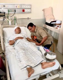 Jenguk Ustaz Arifin Ilham di RSCM, Prabowo Diperlihatkan Video Berkuda