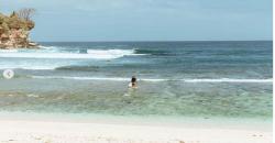 Wisata Pacitan Singgahi Pantai Watu Karung, Ada Karang Wajah Manusia