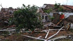Ratusan Rumah Rusak Diterjang Puting Beliung di Rancaekek Bandung