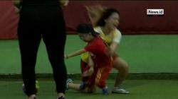 Ditonton Istrinya, Daus Mini Main Futsal dengan Perempuan-Perempuan Cantik