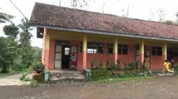 Hanya Punya 2 Guru, SDN 4 Tegalwaru Jember Gabung Siswa Antarkelas