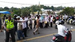 Diduga Lantaran Konstruksi Buruk, 9 Ruko di Merangin Roboh ke Sungai
