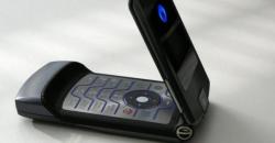 Motorola Razr Kembali Hadir sebagai Smartphone Layar Lipat