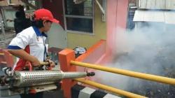 Warga Kena DBD, 3 Srikandi Perindo Fogging Kalilangse Kota Semarang