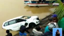 Mobil Terperosok ke Sungai, Pria di Padang Hilang Terbawa Arus