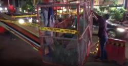 Alat Berat Proyek LRT Roboh dan Timpa 1 Mobil di Kelapa Gading