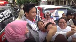 Kunjungi Korban Banjir, Caleg Perindo Andi Arsyil Jadi Rebutan Selfie