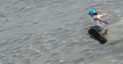 Wisata Yogyakarta, Berseluncur di Gurun Pasir Mini Gumuk Parangkusumo