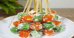 Berkreasi Membuat Camilan Sate Bola Singkong, Warna-warninya Kekinian