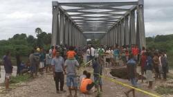 Diterjang Banjir Bandang, Jembatan Oemanu di NTT Rusak dan Berlubang