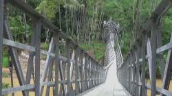 Jembatan Pengubung Desa di Pacitan Nyaris Runtuh, 1 Pekerja Luka Parah