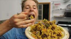 Suka Konsumsi Makanan yang Sama Tiap Hari, Ini Bahayanya bagi Tubuh