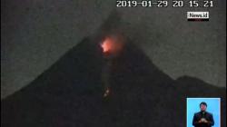 Rekaman Video Detik-Detik Gunung Merapi Semburkan Lava Pijar