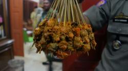 Ibu dan Anak Penyuplai Daging Babi ke Pedagang Sate Padang Ditangkap