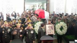 Jenazah Mantan Kapolri Awaloedin Djamin Dimakamkan di TMP Kalibata