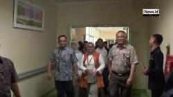 Tinjau Layanan Kesehatan, Anies Jenguk 250 Pasien DBD di Pasar Minggu